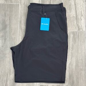 Columbia Hybrid Trek Gray Short Men's Size 40 / Ins 10 NWT
